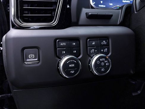 Used 2024 GMC Sierra 2500 AT4 w/ AT4 Premium Plus Package image 9