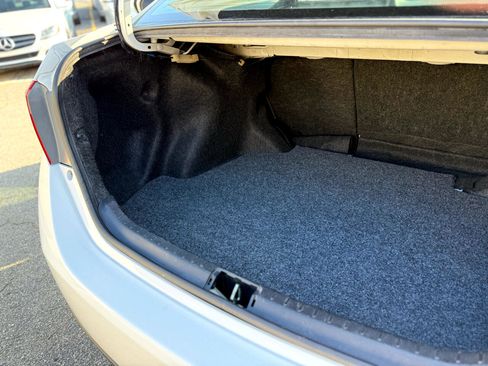 Used 2019 Toyota Corolla LE image 34