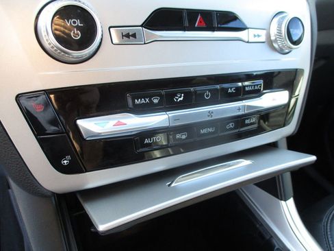 Used 2023 Ford Explorer XLT w/ Equipment Group 202A image 6