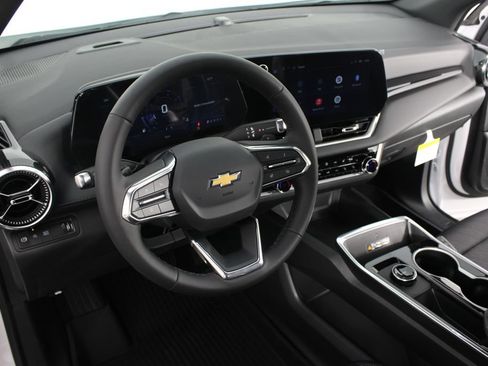 New 2027 Chevrolet Equinox LT w/ Convenience Package II FWD image 8
