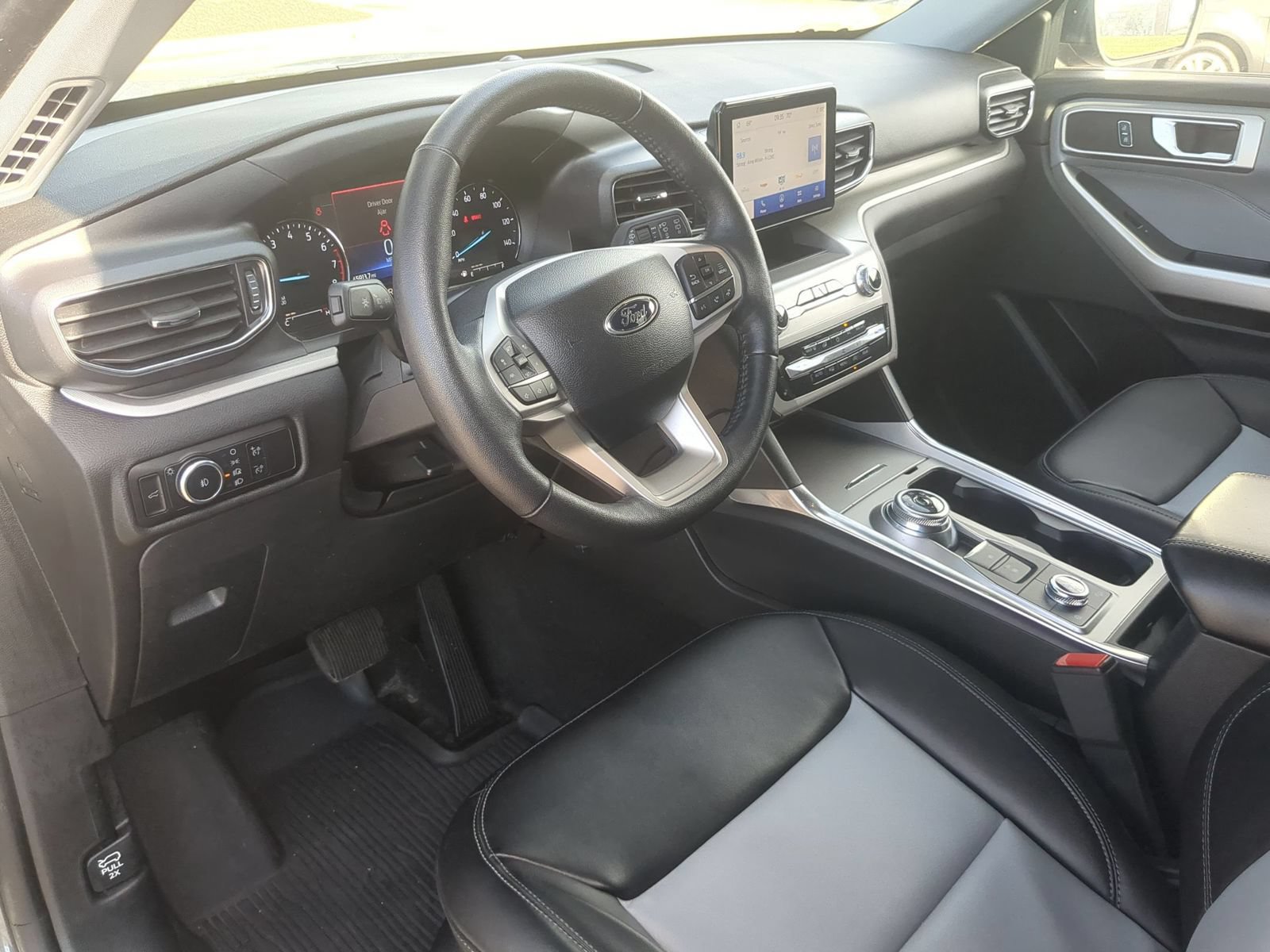Used 2023 Ford Explorer XLT w/ Equipment Group 202A AWD/4WD image 15