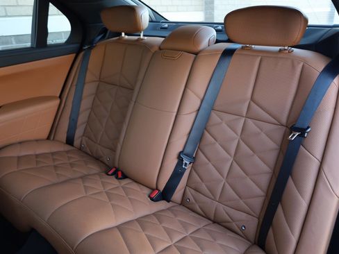 Used 2024 BMW 740i w/ Premium Package 2 image 22