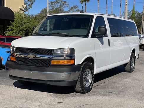 Used 2017 Chevrolet Express 3500 LT w/ LT Preferred Equipment Group image 10