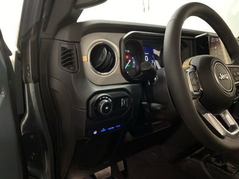 Used 2025 Jeep Wrangler Unlimited Sahara w/ Safety Group AWD/4WD image 16