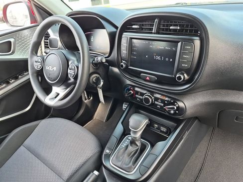 Used 2023 Kia Soul LX w/ LX Technology Package FWD image 33