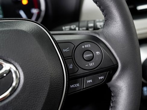 Used 2025 Toyota RAV4 XLE Premium image 14