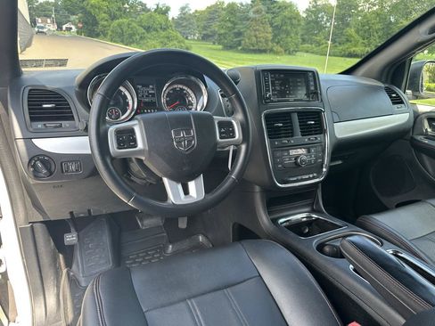 Used 2016 Dodge Grand Caravan R/T FWD image 19