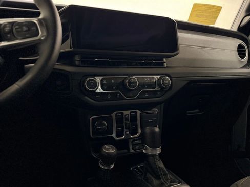 Used 2024 Jeep Wrangler Unlimited Sahara w/ Technology Group AWD/4WD image 16