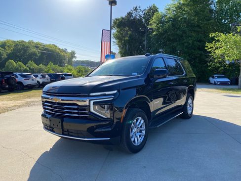 Used 2025 Chevrolet Tahoe LT image 2