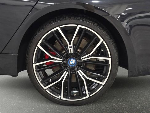 Used 2023 BMW 530e w/ M Sport Package image 30