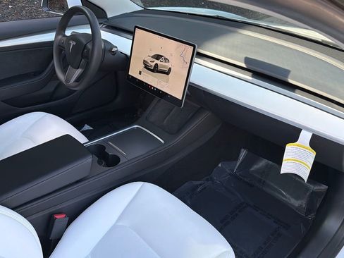 Used 2023 Tesla Model 3 Standard Range image 31