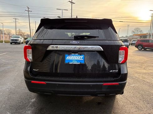 Used 2023 Ford Explorer XLT image 4