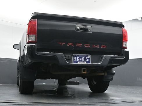 Used 2017 Toyota Tacoma TRD Sport image 22