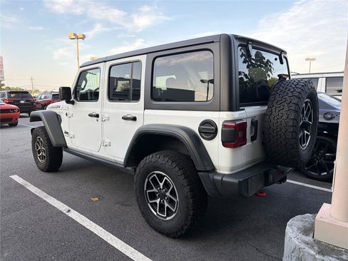 Used 2025 Jeep Wrangler Unlimited Rubicon AWD/4WD image 6