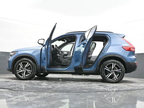Used 2024 Volvo XC40 B5 Core image 67