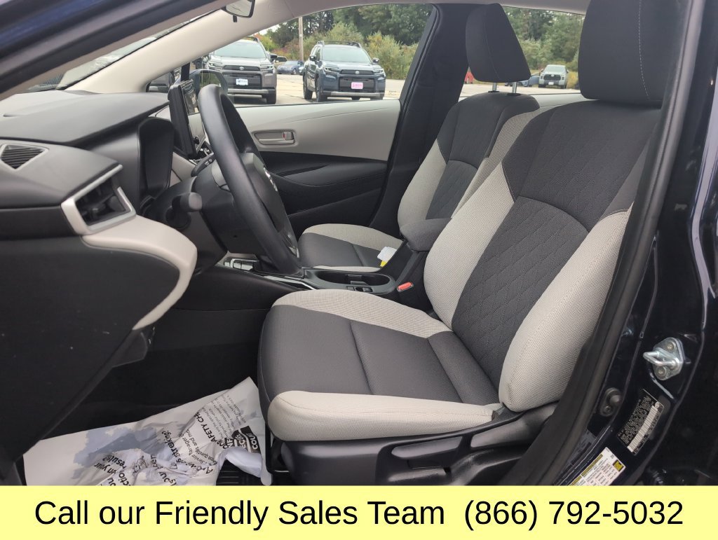 Used 2025 Toyota Corolla LE FWD image 10