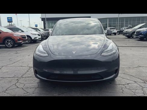Used 2024 Tesla Model Y Long Range image 3