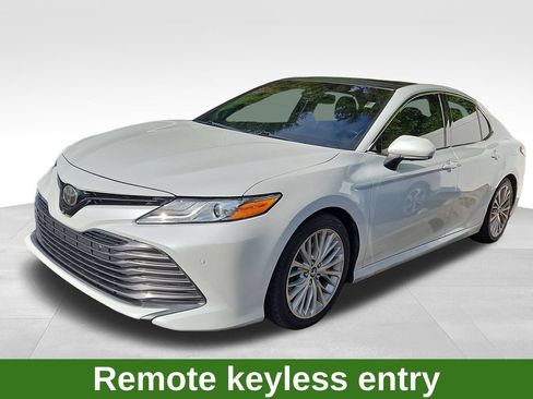 Used 2018 Toyota Camry XLE w/ Audio Package FWD image 3