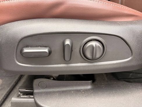 Used 2019 Buick Enclave Avenir FWD image 11