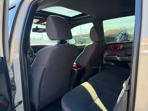 Used 2017 Toyota Tacoma TRD Off-Road image 20