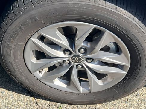 Used 2022 Toyota Sienna XLE w/ XLE Plus Package FWD image 15
