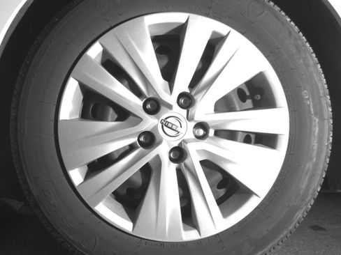 Used 2025 Nissan Sentra S image 12