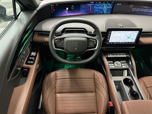 Used 2026 Lincoln Nautilus Reserve w/ Jet Appearance Package image 22