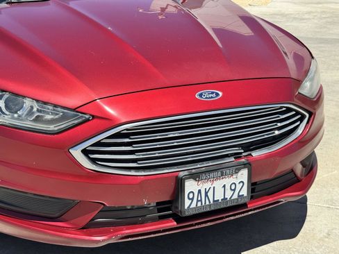 Used 2017 Ford Fusion SE w/ Fusion SE Technology Package FWD image 7