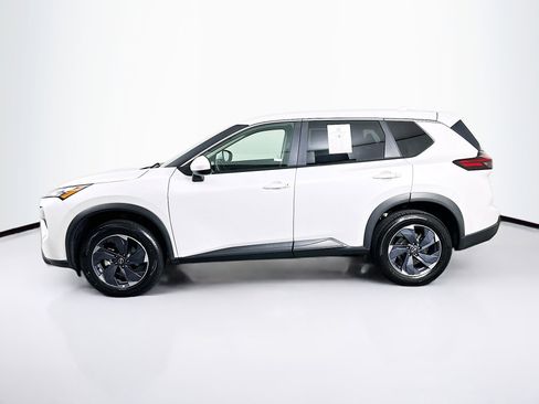 Used 2025 Nissan Rogue SV image 4