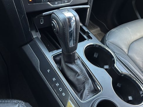 Used 2018 Ford Explorer XLT w/ Equipment Group 202A FWD image 24