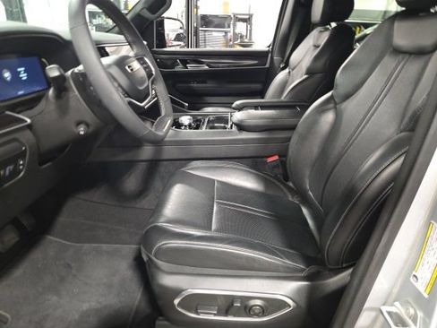 Used 2023 Jeep Wagoneer 4WD w/ Convenience Group I image 13