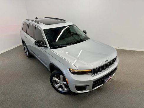 Used 2021 Jeep Grand Cherokee L Limited w/ Luxury Tech Group II image 3
