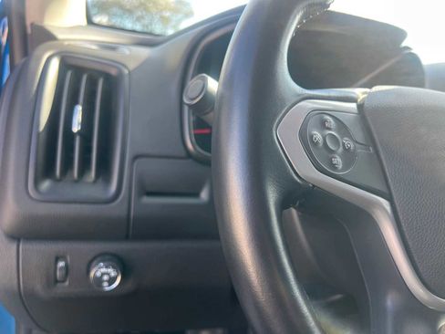 Used 2022 Chevrolet Colorado LT w/ LT Convenience Package image 17