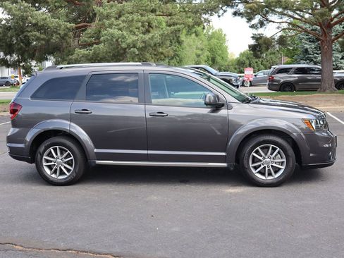Used 2018 Dodge Journey Crossroad FWD image 3