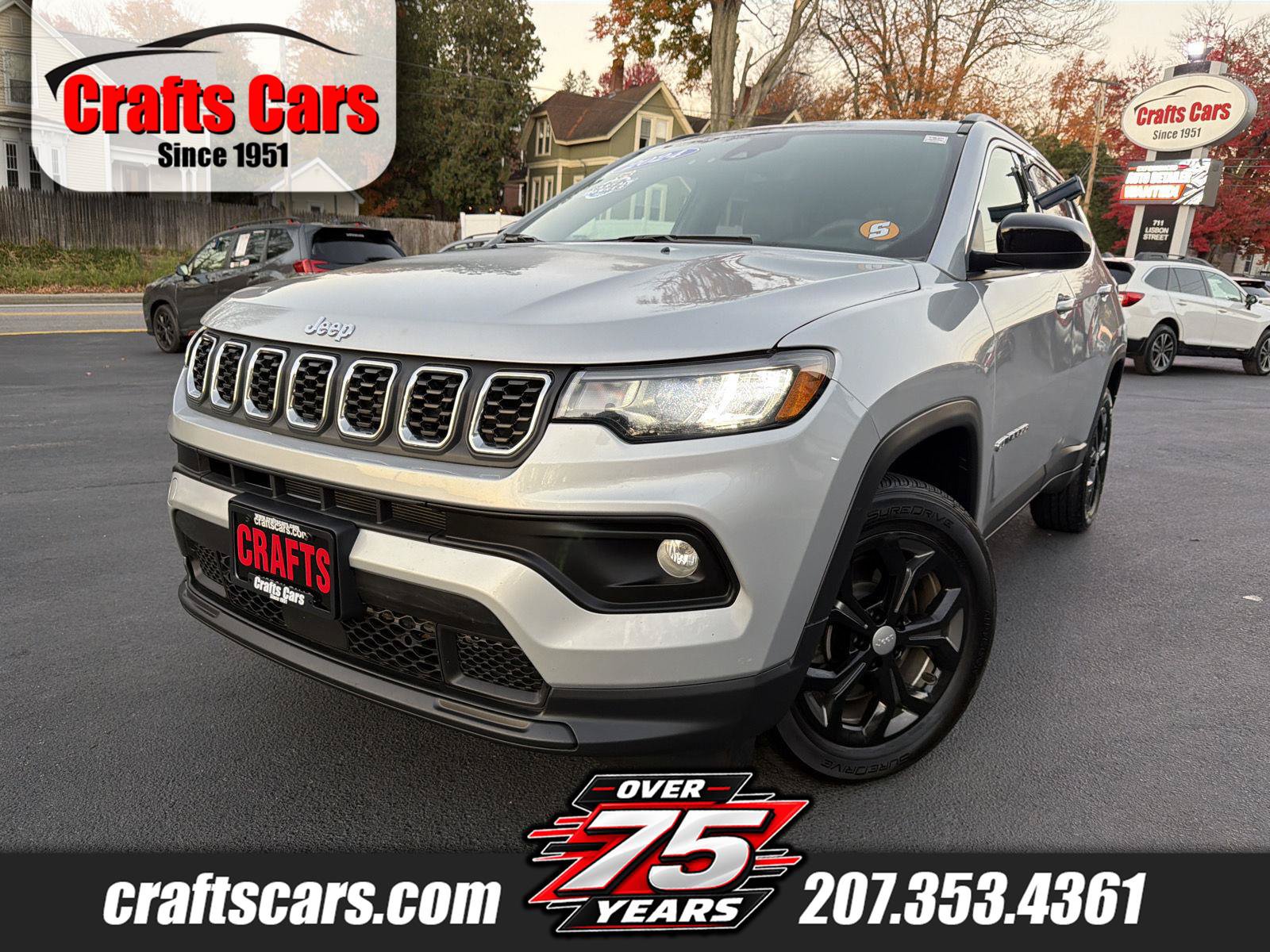 Used 2024 Jeep Compass Latitude AWD/4WD image 1
