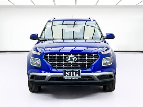 Used 2023 Hyundai Venue SEL image 2