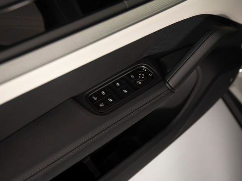 New 2026 Porsche Cayenne S image 14