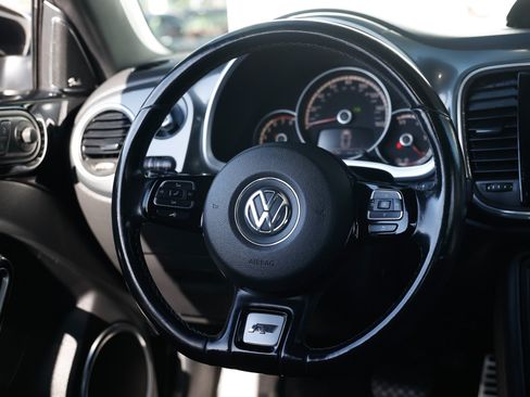 Used 2013 Volkswagen Beetle Turbo FWD image 32