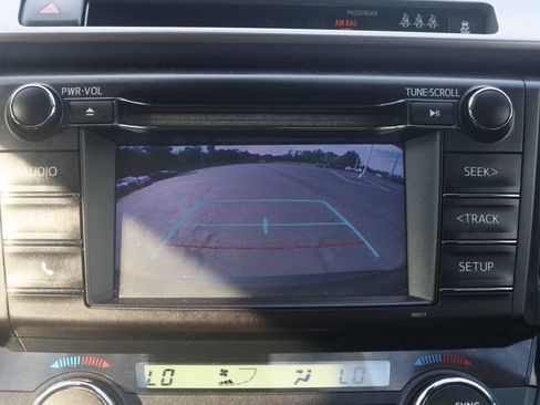 Used 2018 Toyota RAV4 LE AWD/4WD image 13