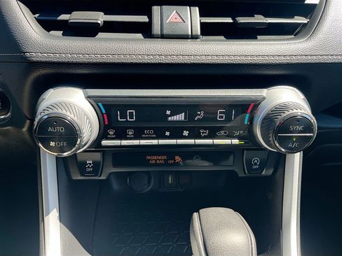 Used 2021 Toyota RAV4 XLE w/ Convenience Package FWD image 15