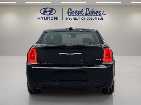 Used 2019 Chrysler 300 Touring L w/ Quick Order Package 22F image 4