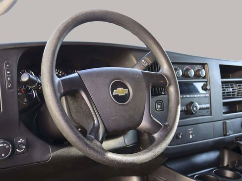 Used 2016 Chevrolet Express 2500 image 18
