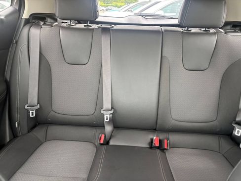 Used 2025 Buick Encore GX Preferred AWD/4WD image 32