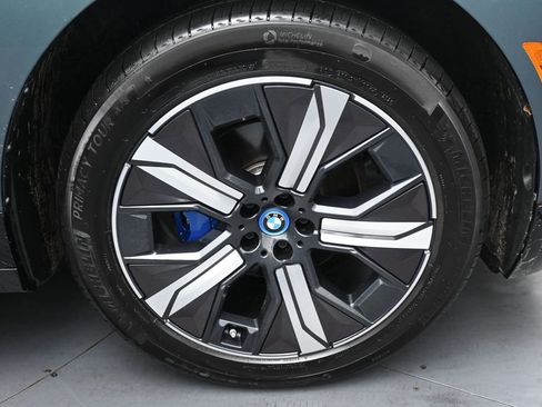 Used 2023 BMW iX xDrive50 w/ Sport Package AWD/4WD image 39