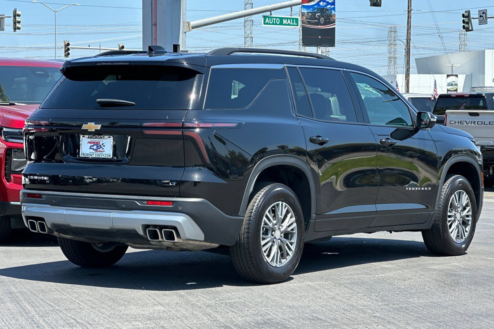 Used 2024 Chevrolet Traverse LT FWD image 4