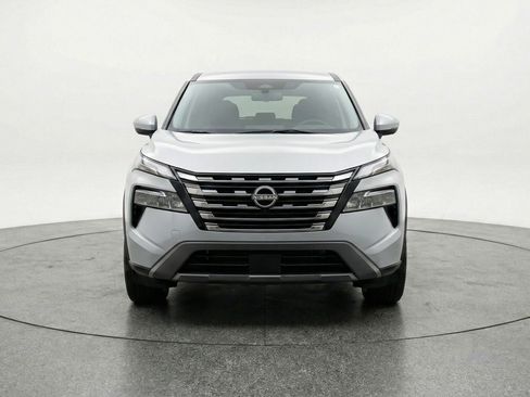 Used 2025 Nissan Rogue SV FWD image 2