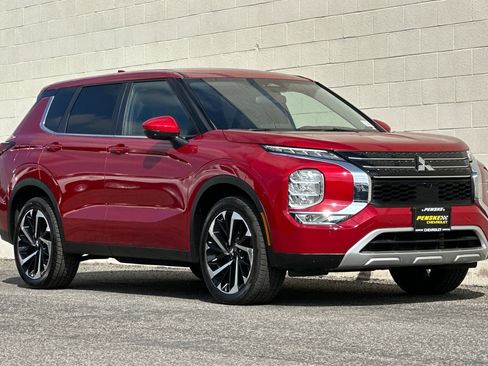 Used 2024 Mitsubishi Outlander SE FWD image 2