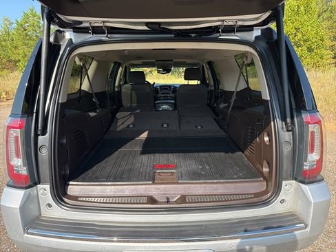 Used 2020 GMC Yukon XL Denali w/ Denali Ultimate Package image 11