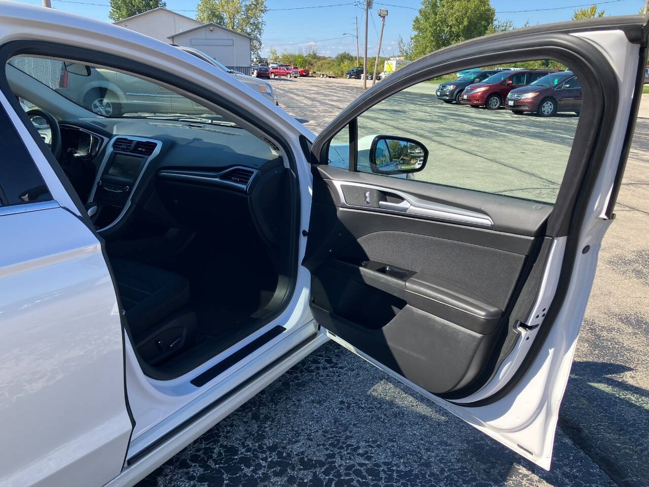 Used 2015 Ford Fusion SE FWD image 13