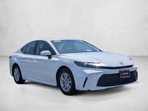 Used 2025 Toyota Camry LE FWD image 3